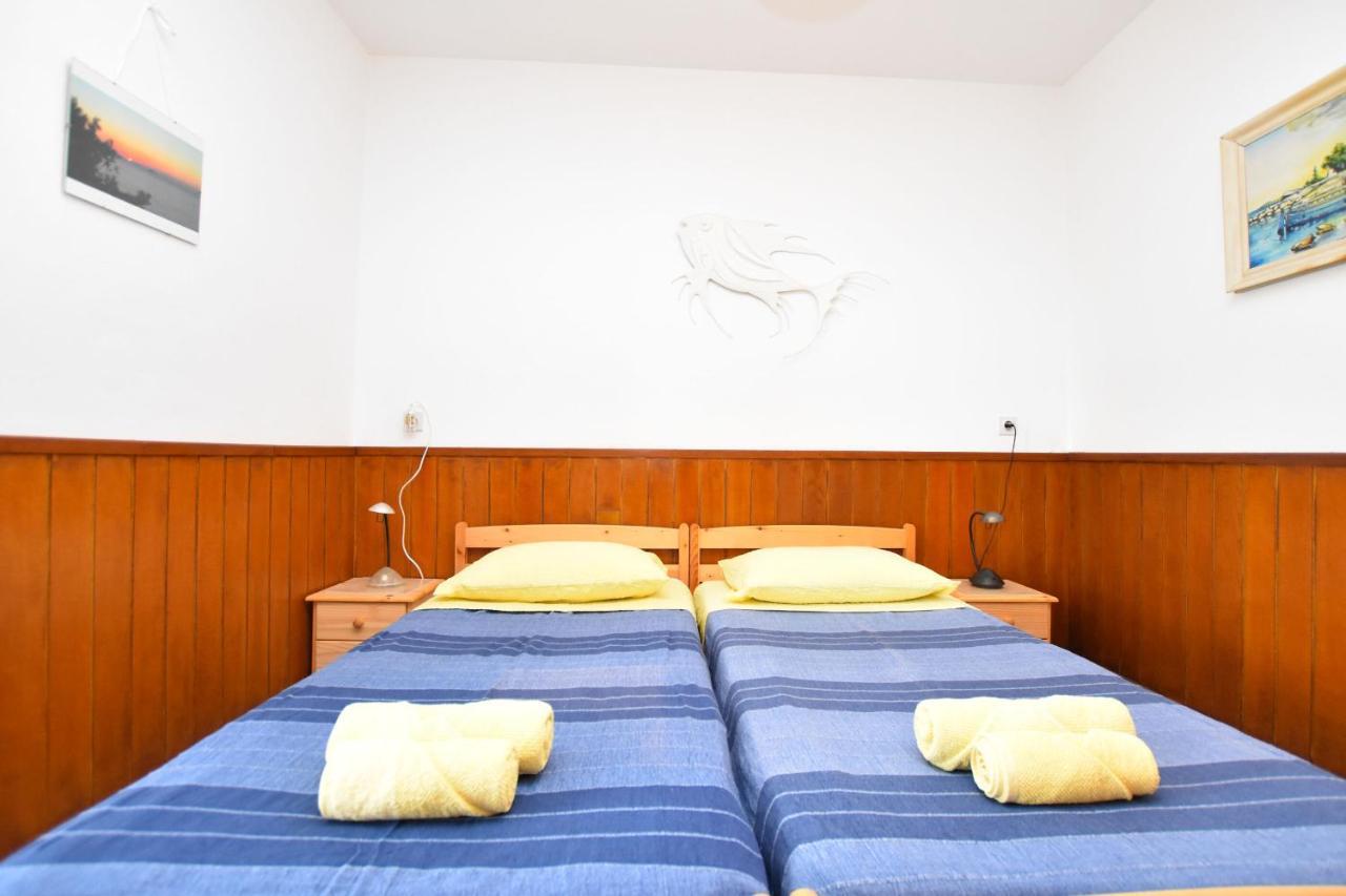 Apartments Ziva Примоштен Екстер'єр фото