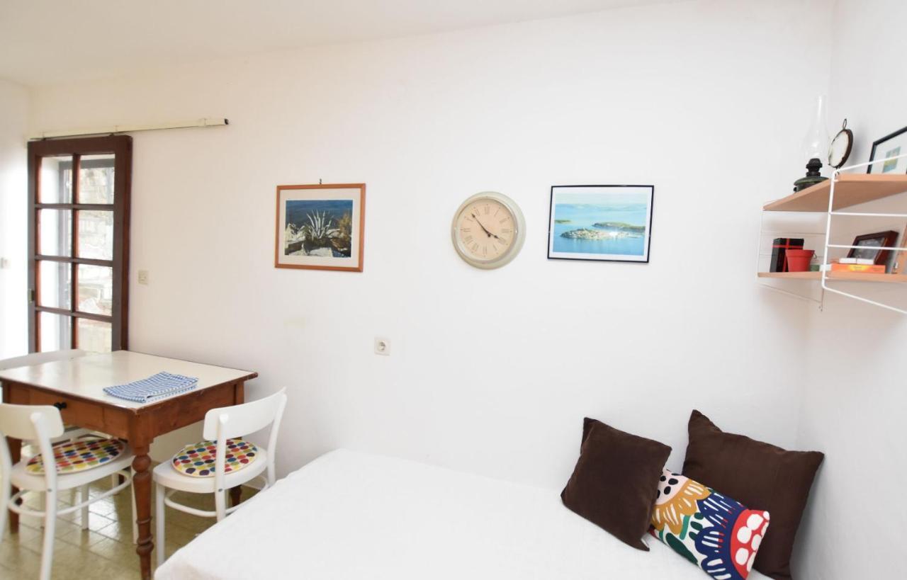Apartments Ziva Примоштен Екстер'єр фото