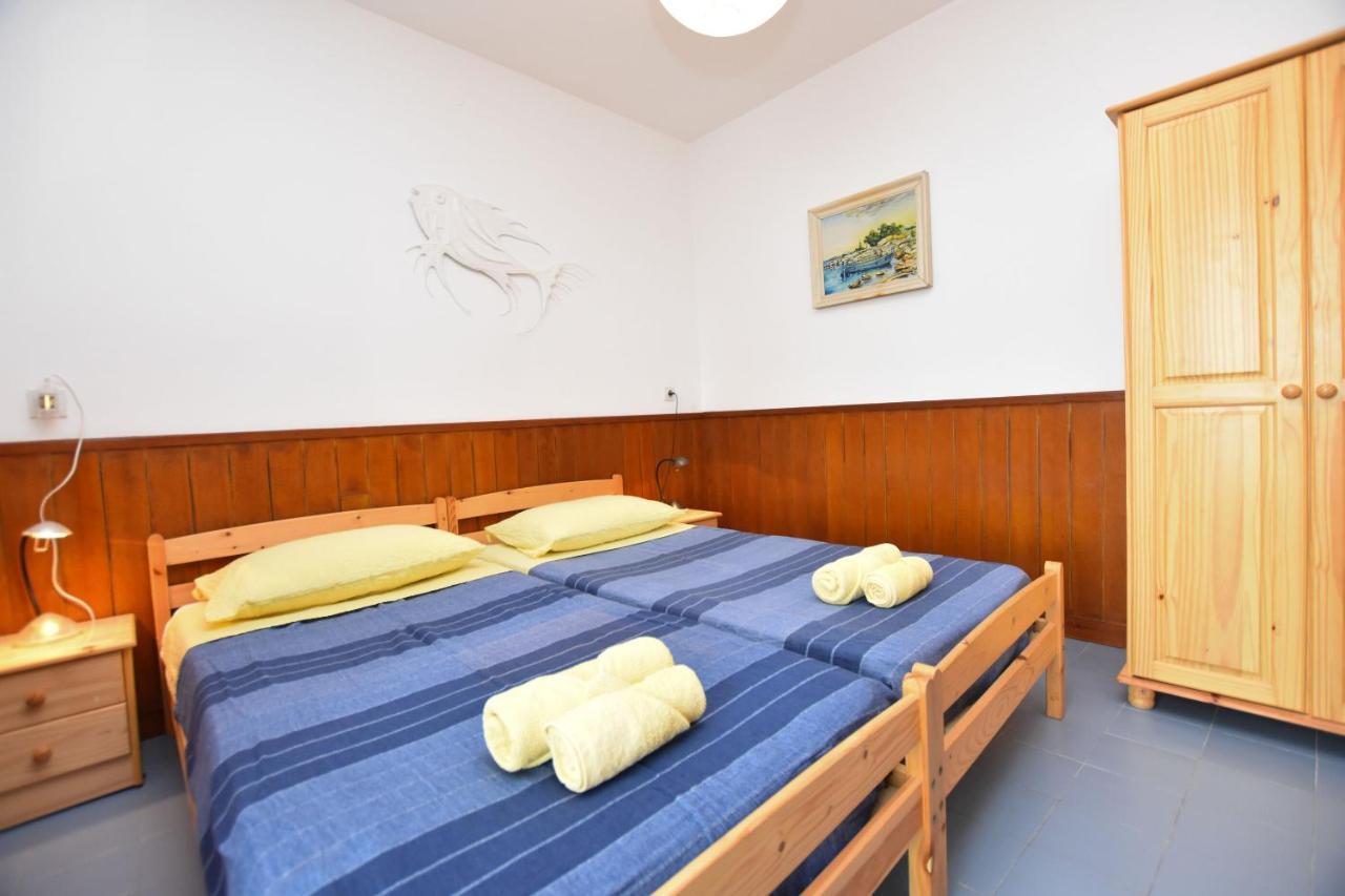 Apartments Ziva Примоштен Екстер'єр фото
