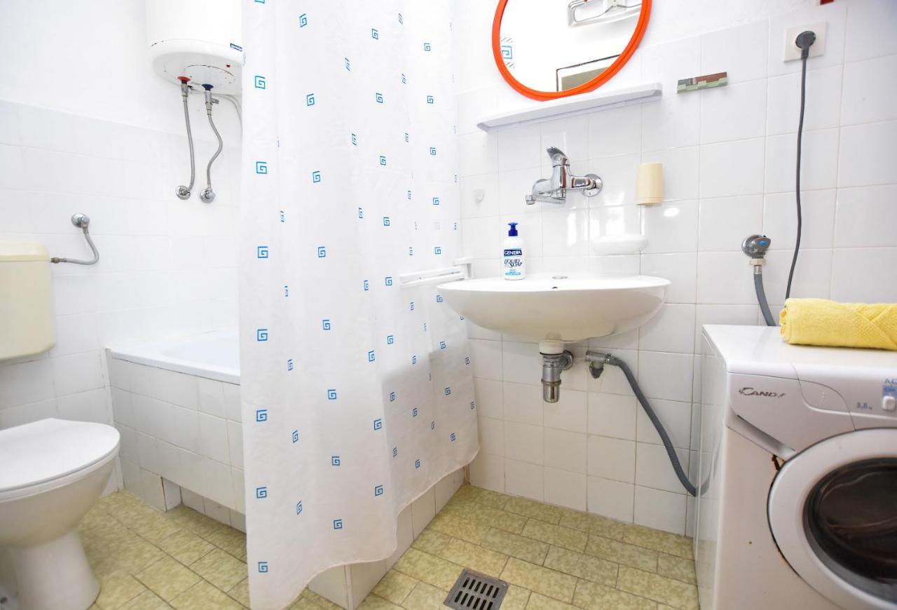 Apartments Ziva Примоштен Екстер'єр фото