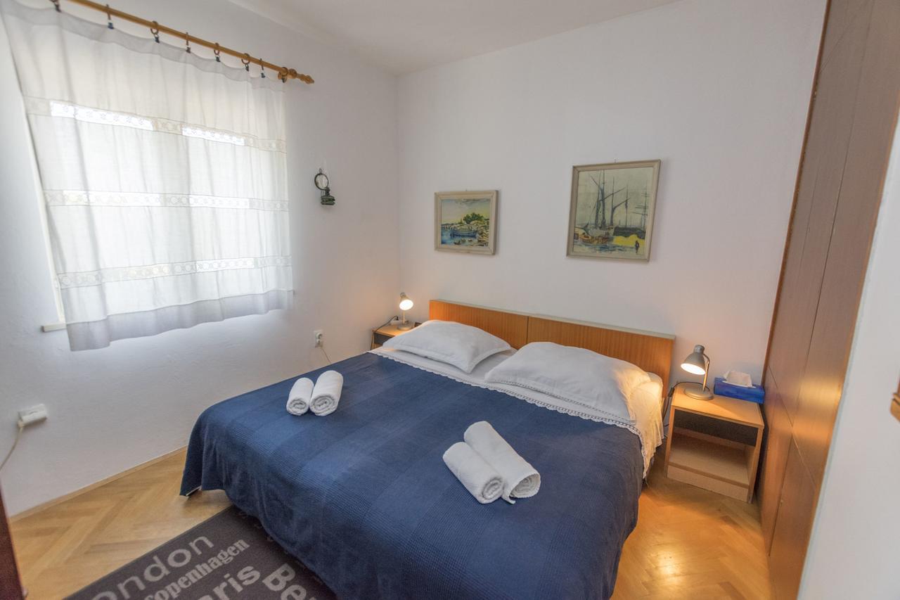 Apartments Ziva Примоштен Екстер'єр фото