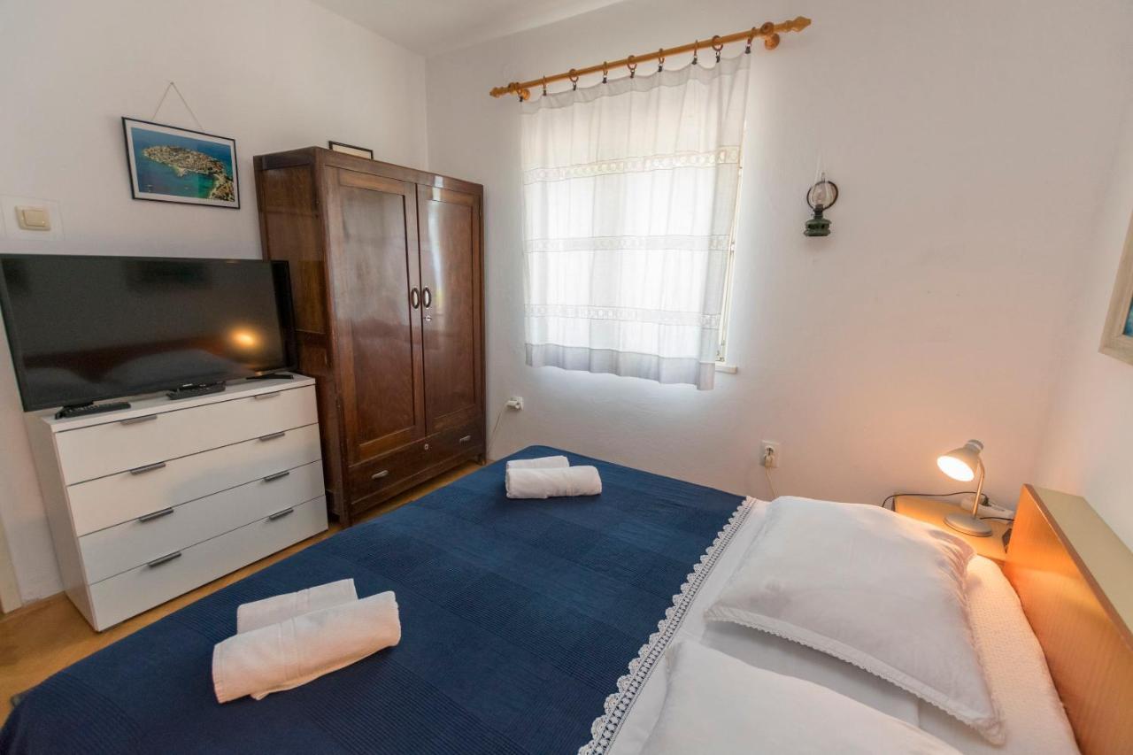 Apartments Ziva Примоштен Екстер'єр фото