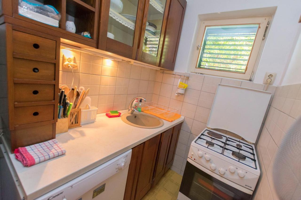 Apartments Ziva Примоштен Екстер'єр фото